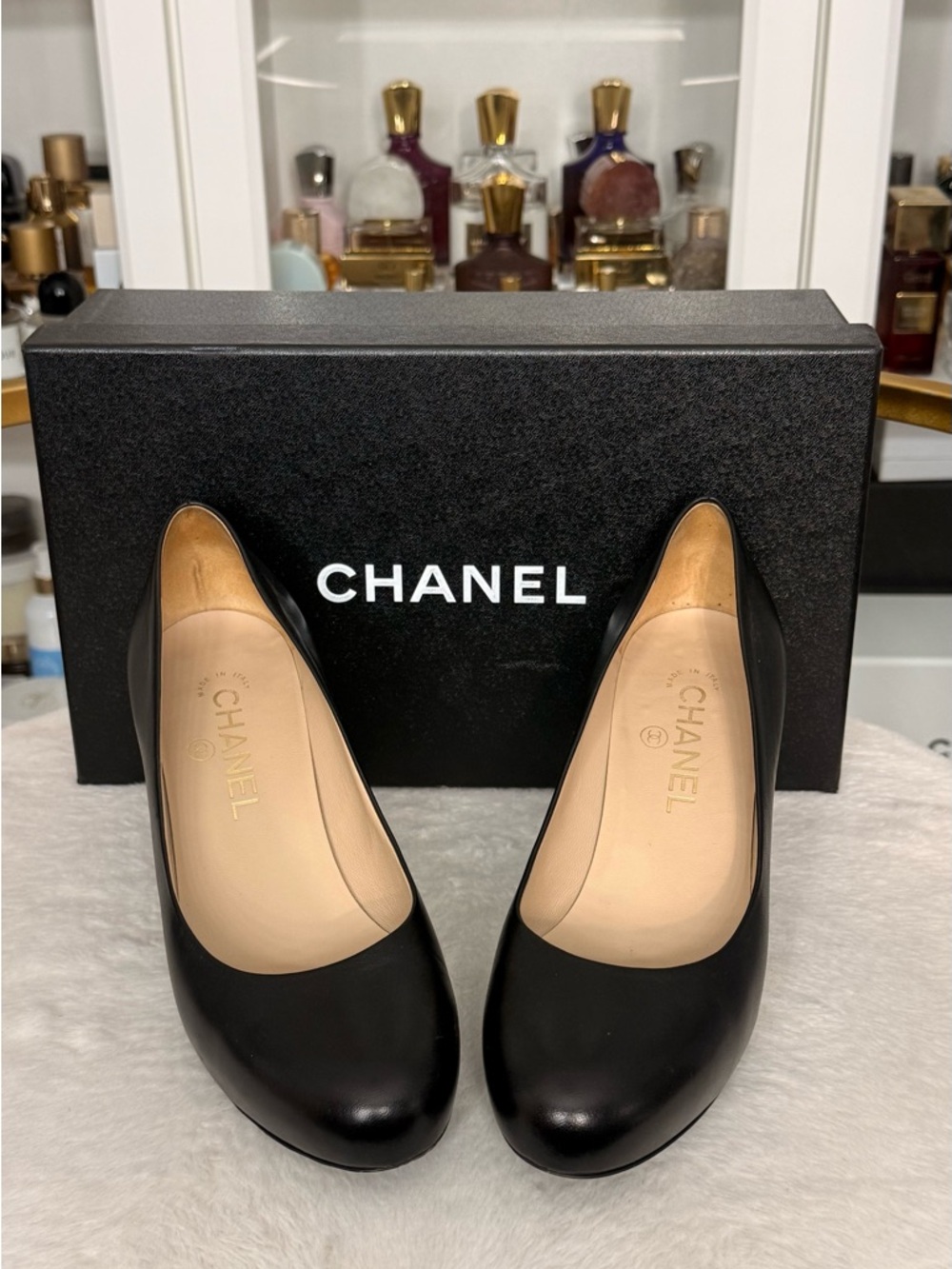CHANEL Black Leather Round-Toe Low Heel Pumps